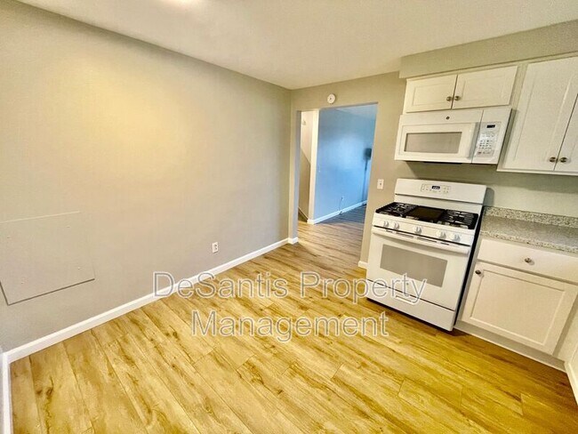 Building Photo - 3272 Ridge Rd Ext