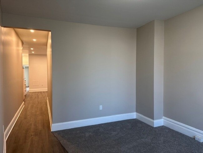 Building Photo - Harrisburg School District 2 Bedroom 1 Bat...