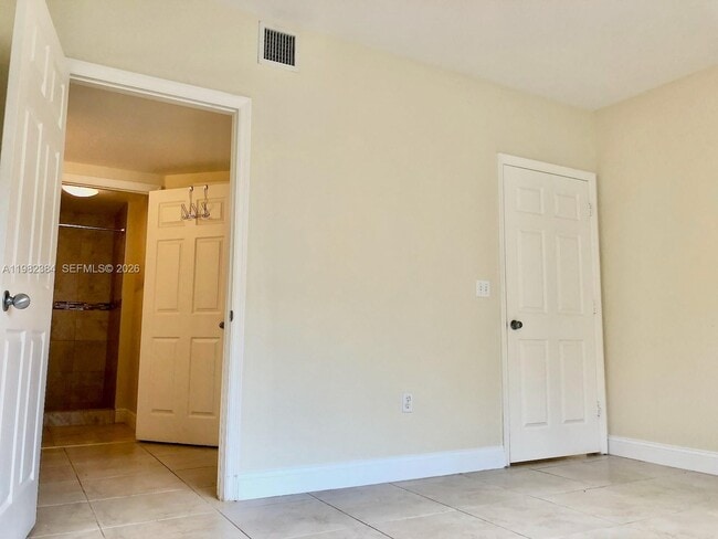 Building Photo - 2557 Centergate Dr