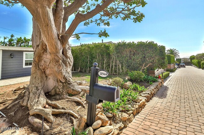 Building Photo - 31944 CA-1