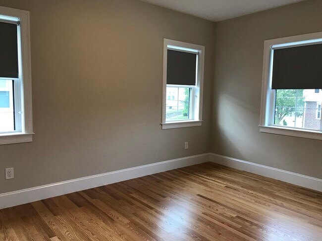 Building Photo - 33 Melbourne Ave