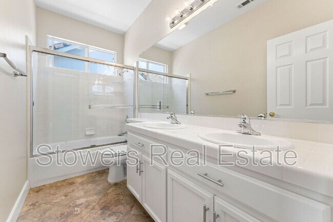 Building Photo - 137 Woodcrest Dr