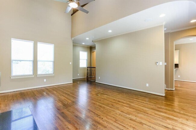 Building Photo - Stylish 3-Bedroom Home in Prime Houston Location!