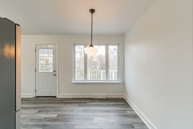 Building Photo - 4/ 1.5 Just minutes from Wake Forest Unive...