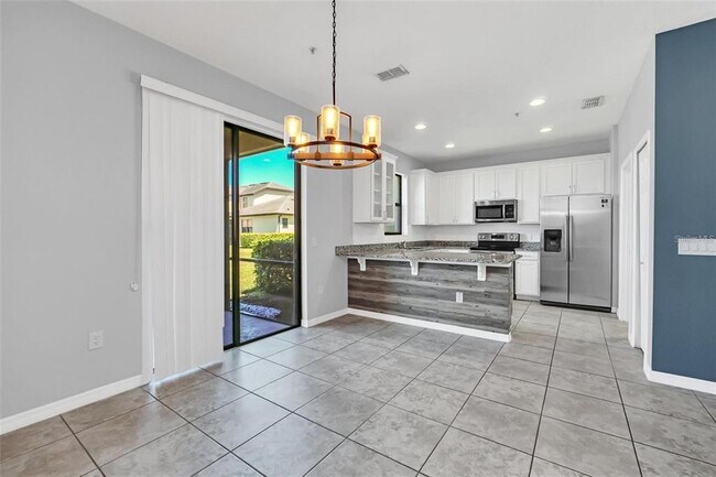 Building Photo - 2471 Seven Oaks Dr