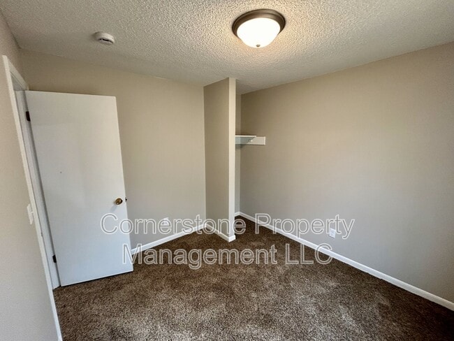 Building Photo - 8160 Oak Dr