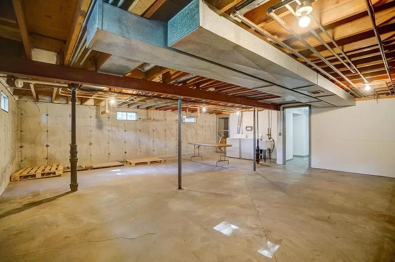 Building Photo - 5215 Wallace Ave