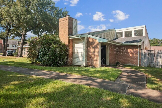 Primary Photo - 4802 Oak Hollow St