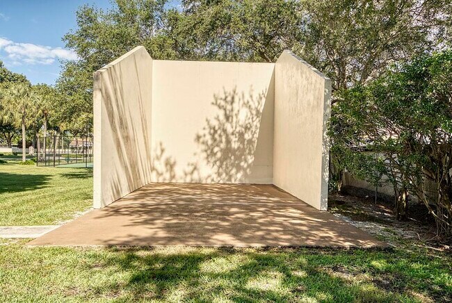 Building Photo - 416 Buttonwood Pl