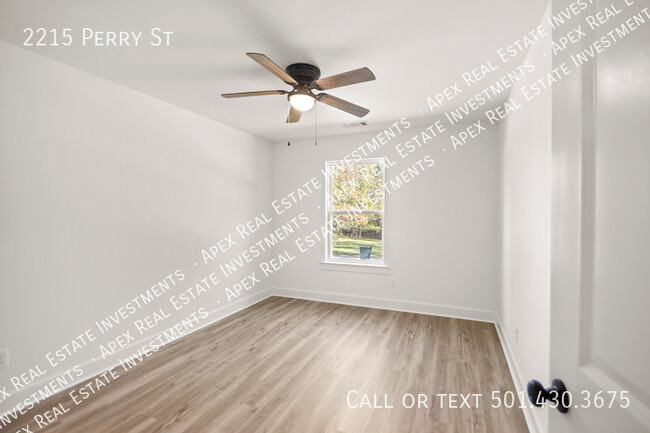 Building Photo - 2215 Perry St