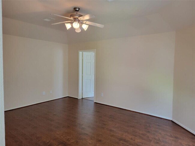 Building Photo - 2734 Troy Dr