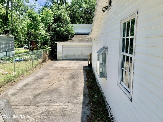 Building Photo - 6552 Hughes St
