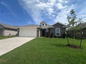 Building Photo - FIRST MONTH FREE - NEW NEW NEW!