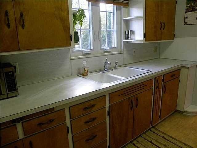 Building Photo - 2843 Castleton Ave