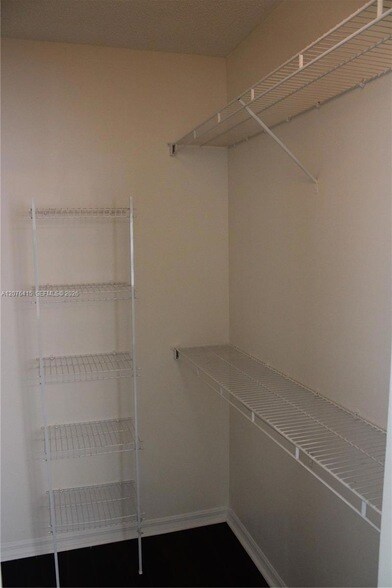 Building Photo - 2400 E Preserve Way