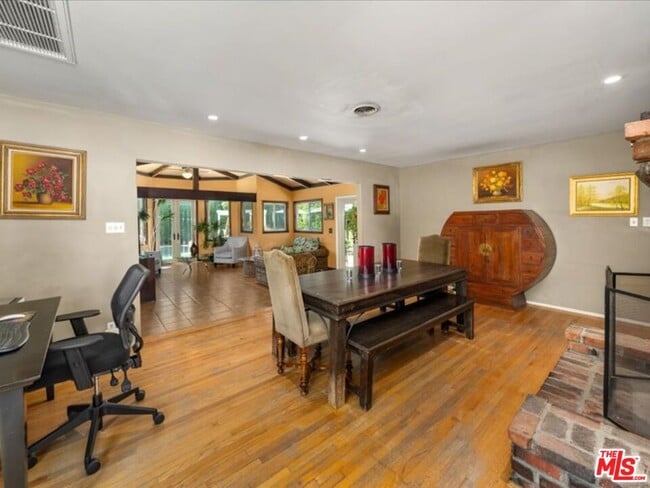 Building Photo - 14552 Hesby St