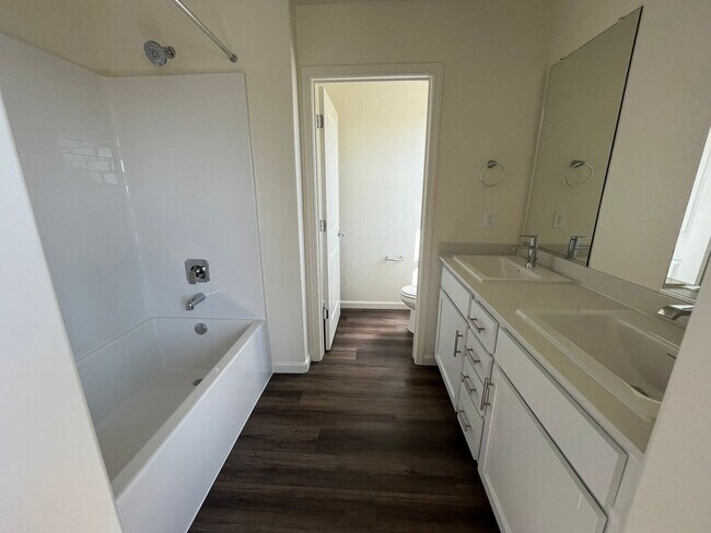 Building Photo - Beautiful brand NEW home for rent in Tulare, Ca