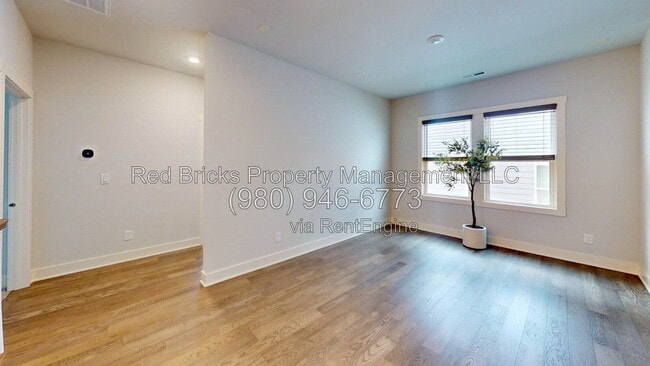 Building Photo - 6129 Alsace Ln
