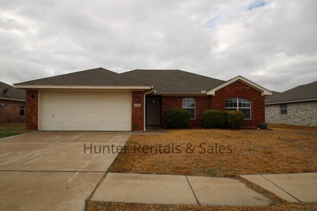 Building Photo - Conveniently Located!!!