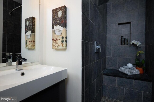 Building Photo - 1011 Arlington Blvd