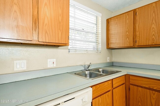 Building Photo - 1012 2nd St S