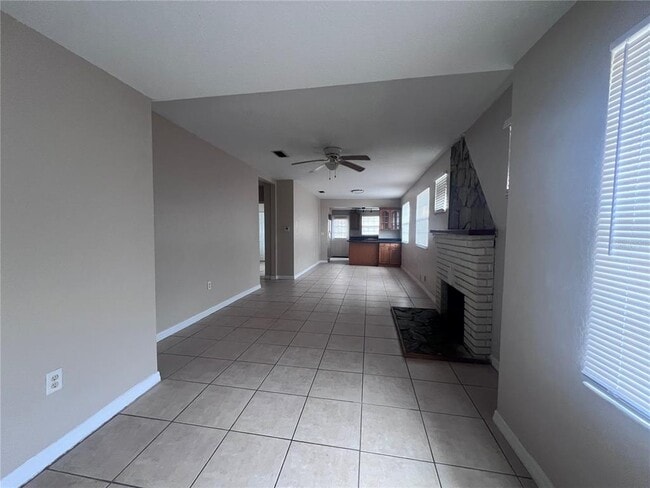Building Photo - 918 S Eustis St