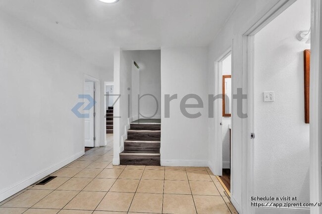 Building Photo - 1008 92nd Ave