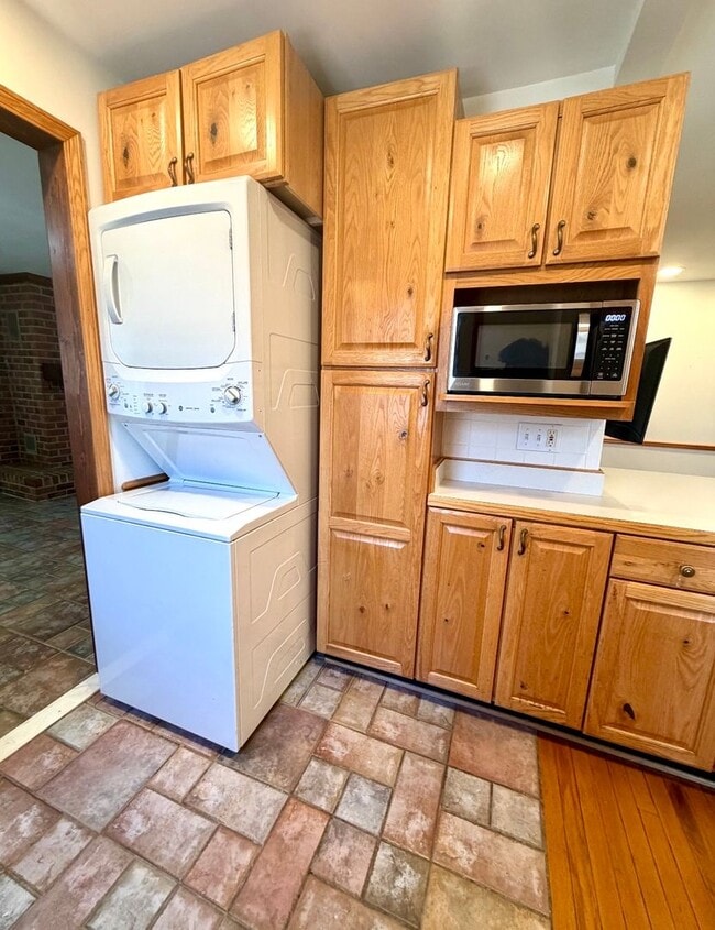 Building Photo - 5 Bed 2 Bath Home for Rent in Chesapeake!