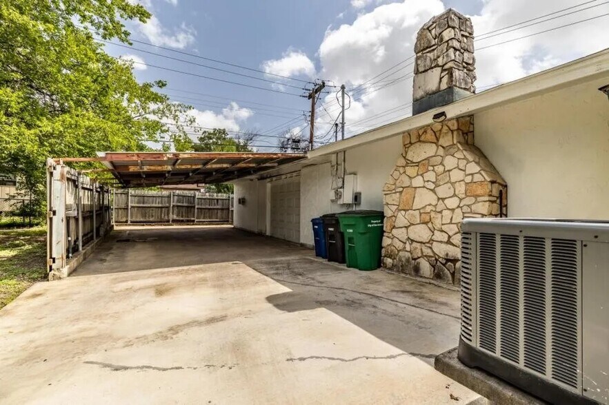 Building Photo - 463 Sprucewood Ln