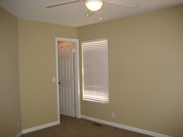 Building Photo - 112 Settlers Way