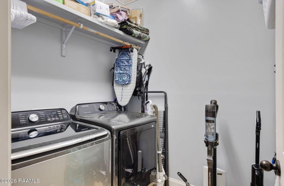 Building Photo - 300 Overbrook Dr