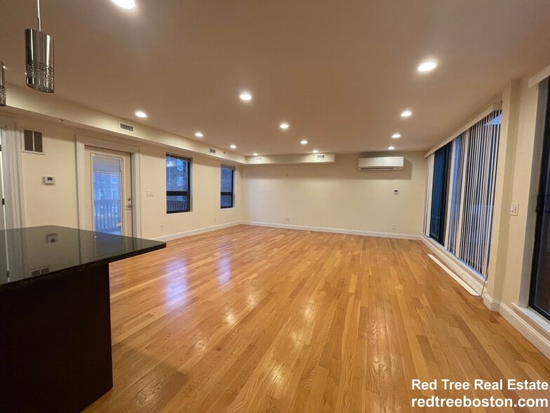 Building Photo - 1616 Beacon St