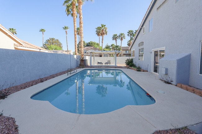 Building Photo - 7555 Poppy Meadow St