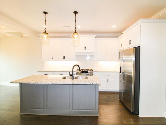 Building Photo - Beautiful two story home at Whispering Pines!