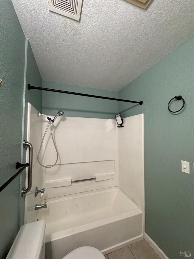 Building Photo - 511 Lighthouse Dr