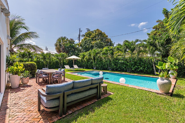 Building Photo - 319 Hunter St