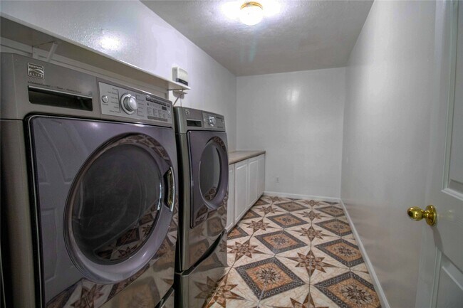 Building Photo - 10819 Belle Haven Dr