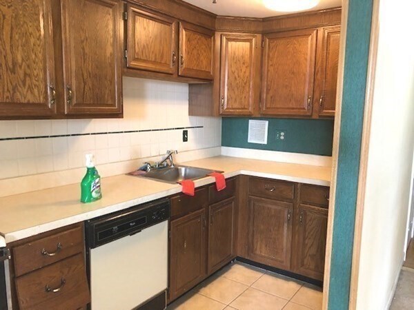 Building Photo - 200 Market St