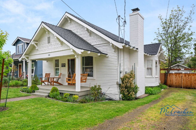 Building Photo - Charming 2-Bedroom Cottage with Modern Com...