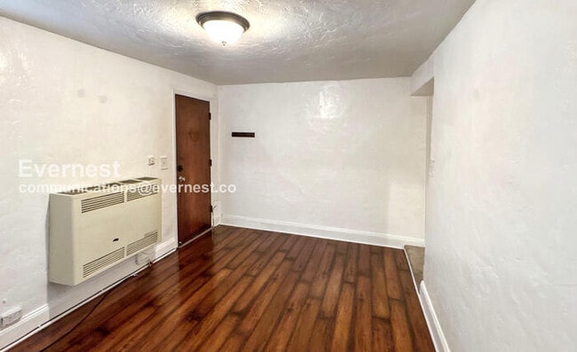 Building Photo - 605 E Santa Inez Ave