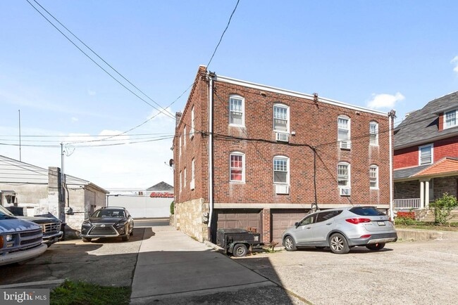 Building Photo - 7341 Oxford Ave