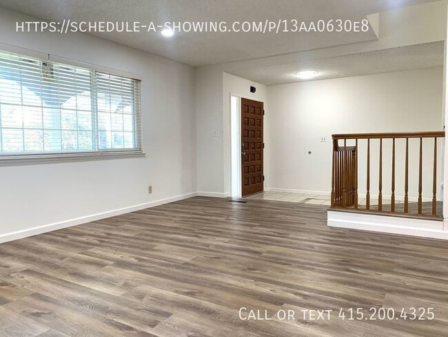 Building Photo - 4840 Minas Dr