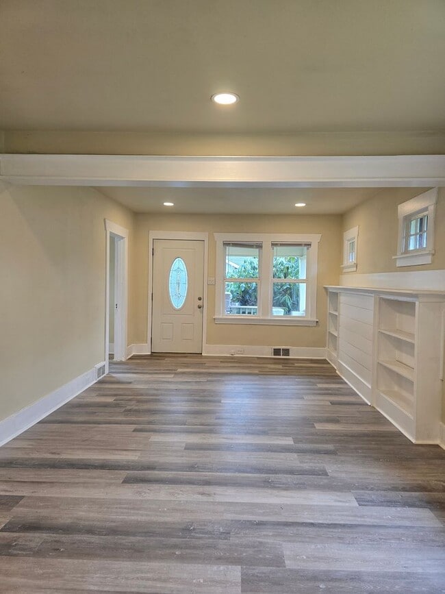 Building Photo - Alder Duplex