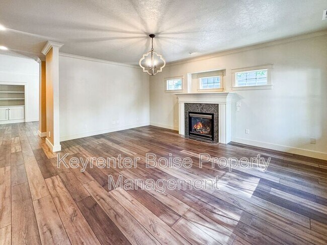 Building Photo - 998 E Shadow Creek Ln