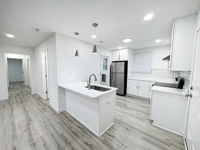 Building Photo - Renovated 3 Bedroom Home in Springfield, TN!