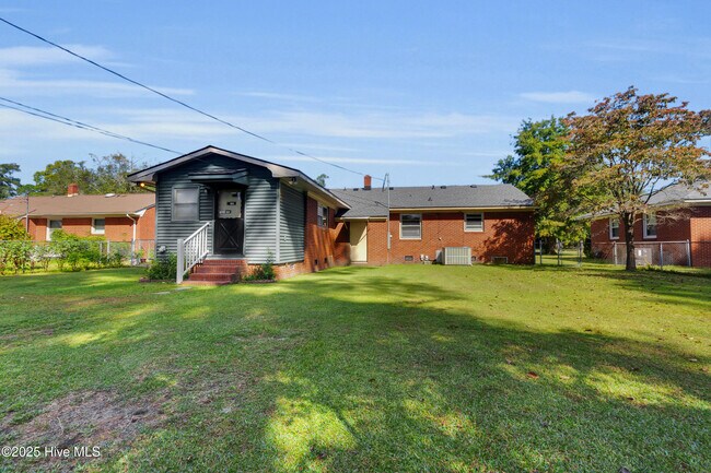 Building Photo - 2307 Woodland Ave