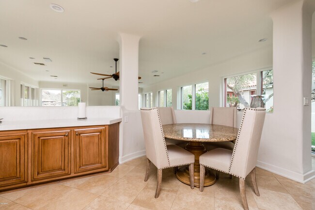 Building Photo - 7421 N Las Brisas Ln