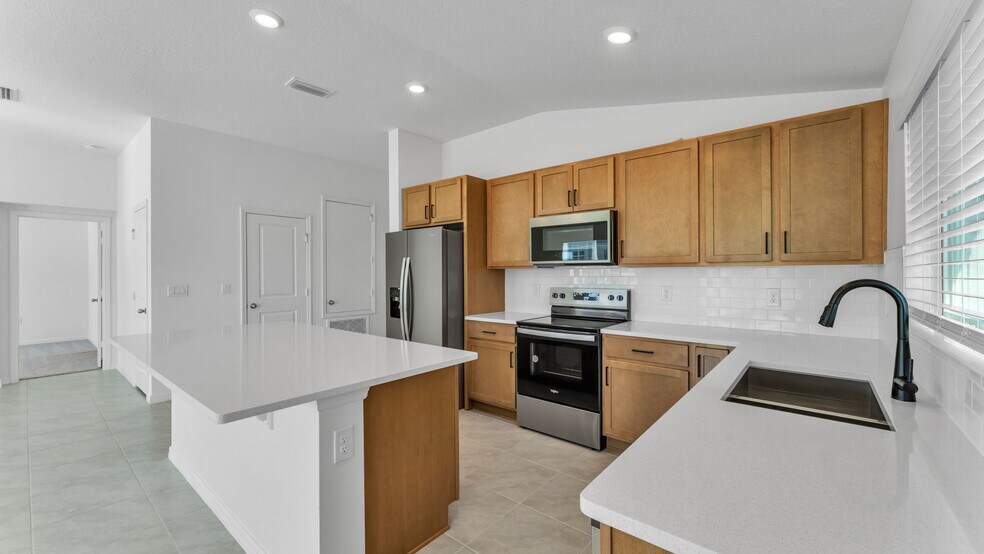 Building Photo - 638 Meadows Edge Pl