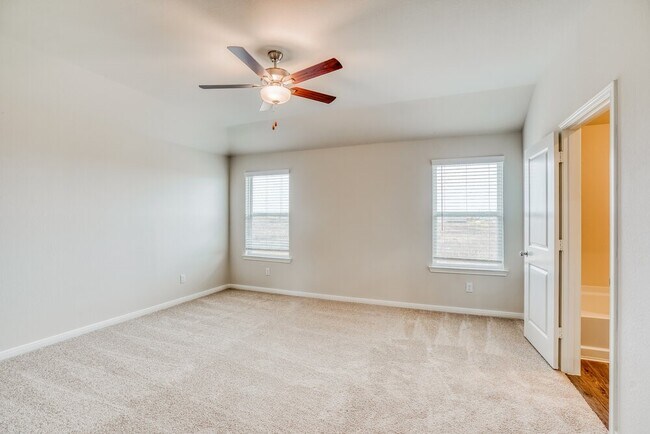 Building Photo - 400 Lynn Lotus Dr