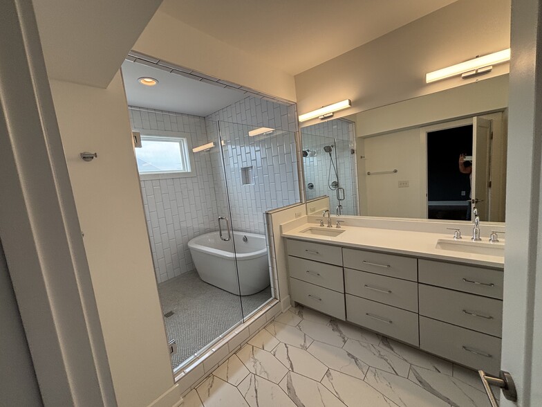 Building Photo - 908 Southside Pl